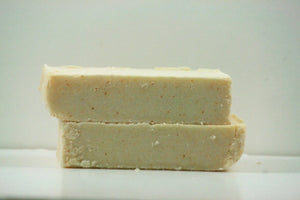 Lemongrass Sea Salt Bar Maroon Oliver