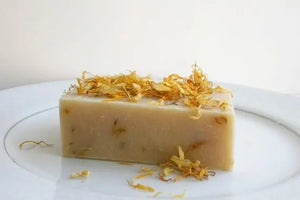 Splash in the Sun Soap Maroon Oliver