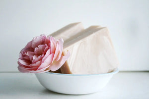 Passion Flower Shampoo Bar Maroon Oliver